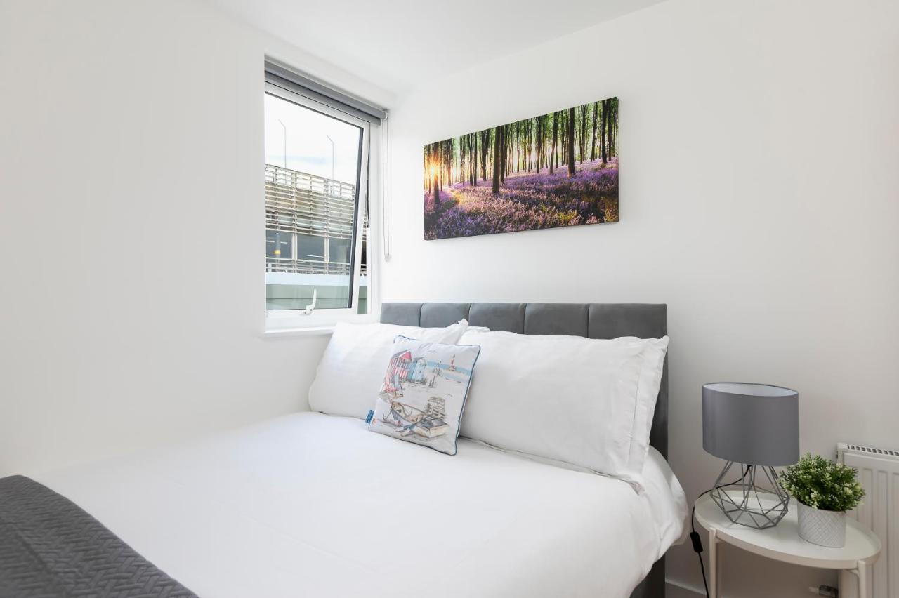 Skyvillion - 4 Bed Luxury Apartment With Balcony & Parking Энфилд Экстерьер фото