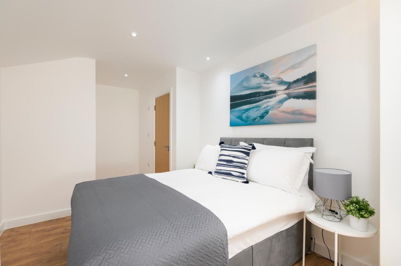 Skyvillion - 4 Bed Luxury Apartment With Balcony & Parking Энфилд Экстерьер фото